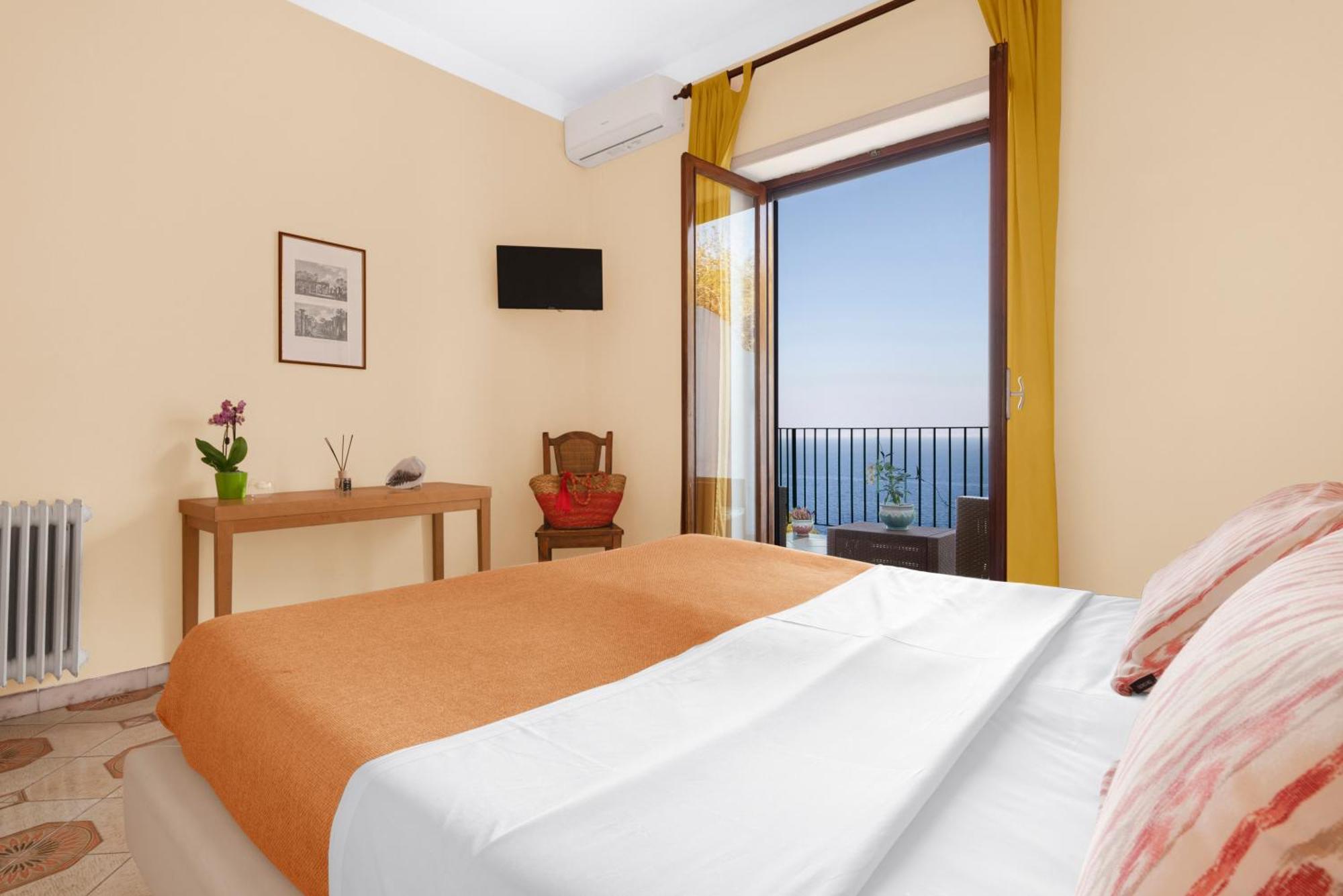 Hotel Desiree Sorrento Esterno foto