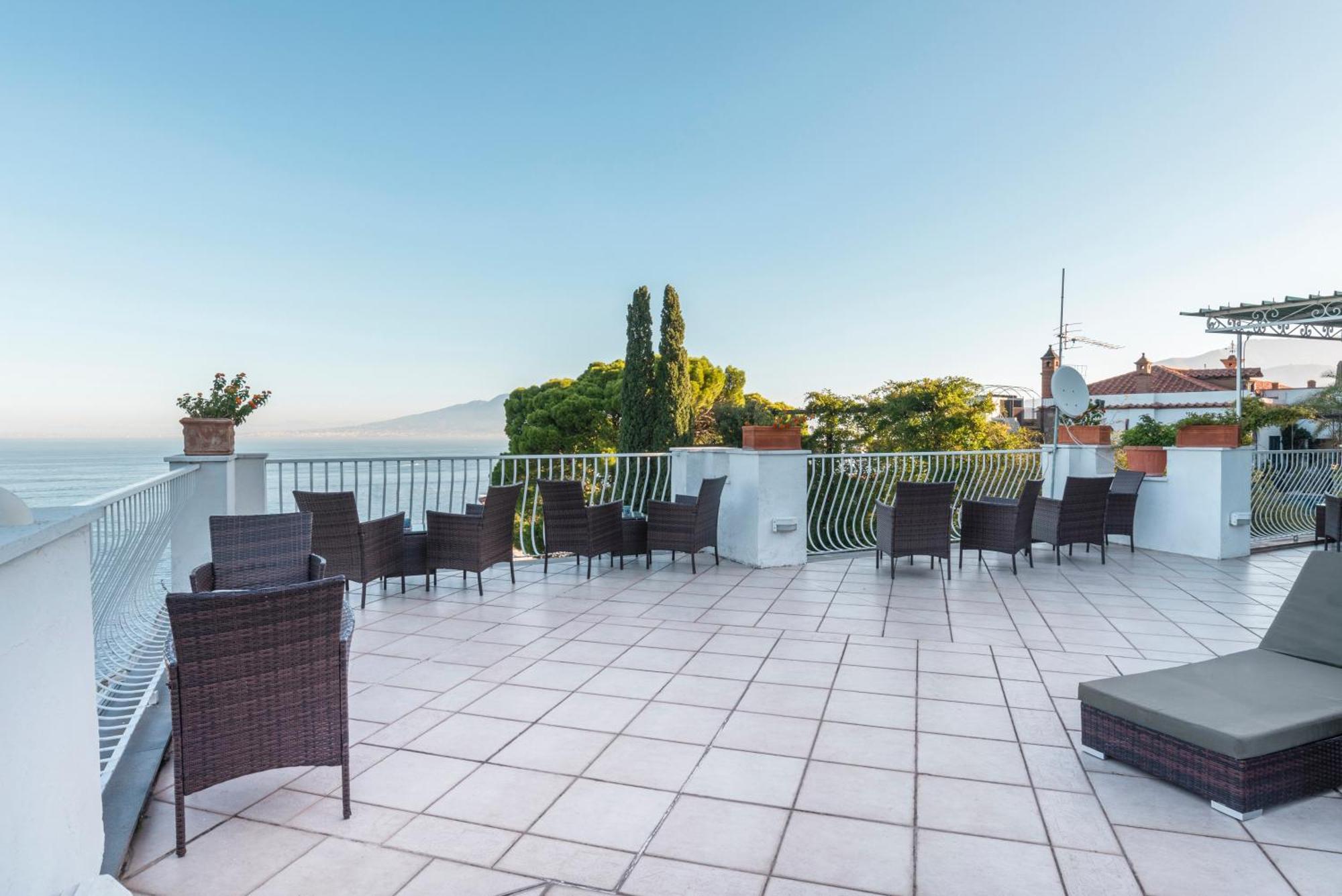 Hotel Desiree Sorrento Esterno foto