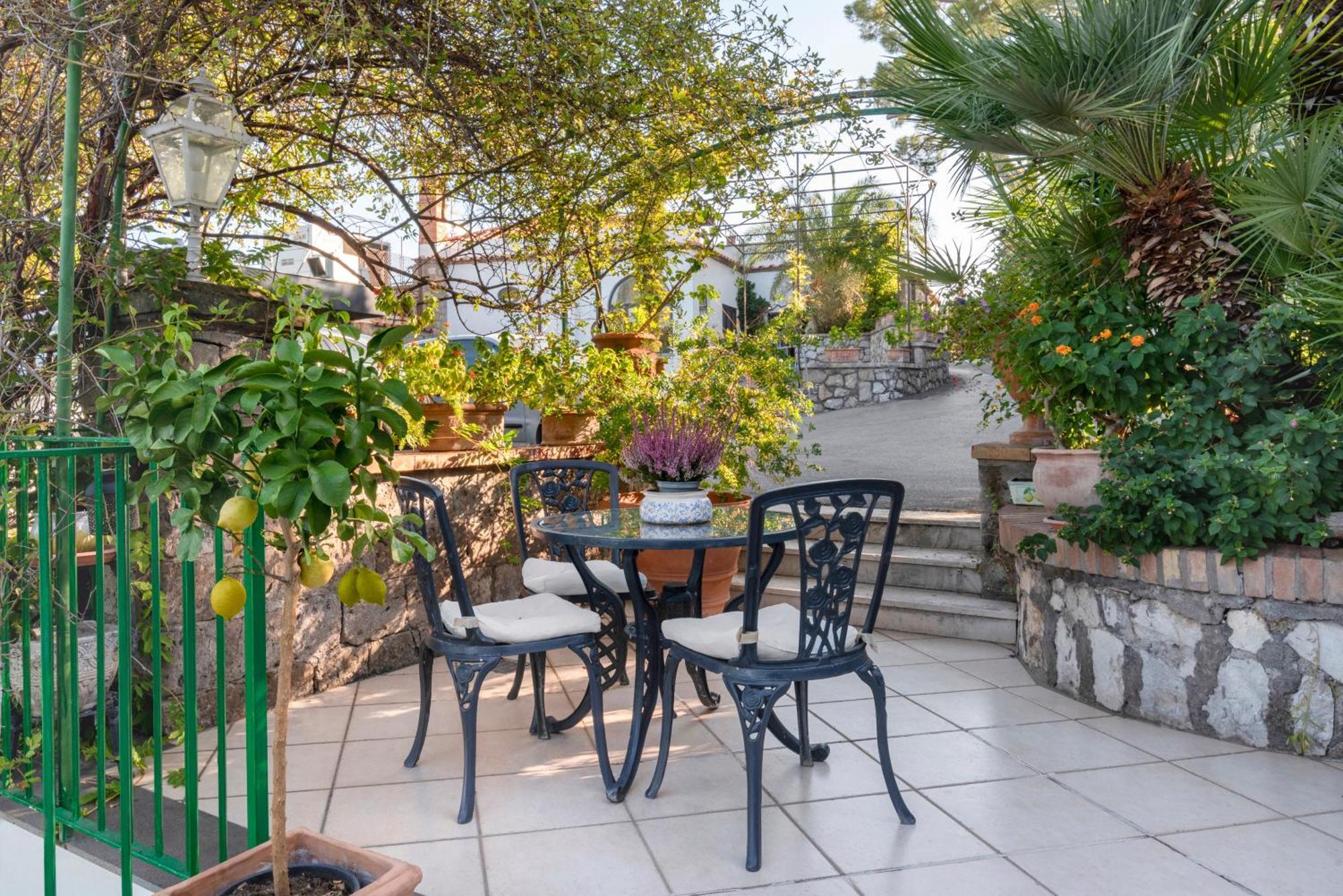 Hotel Desiree Sorrento Esterno foto