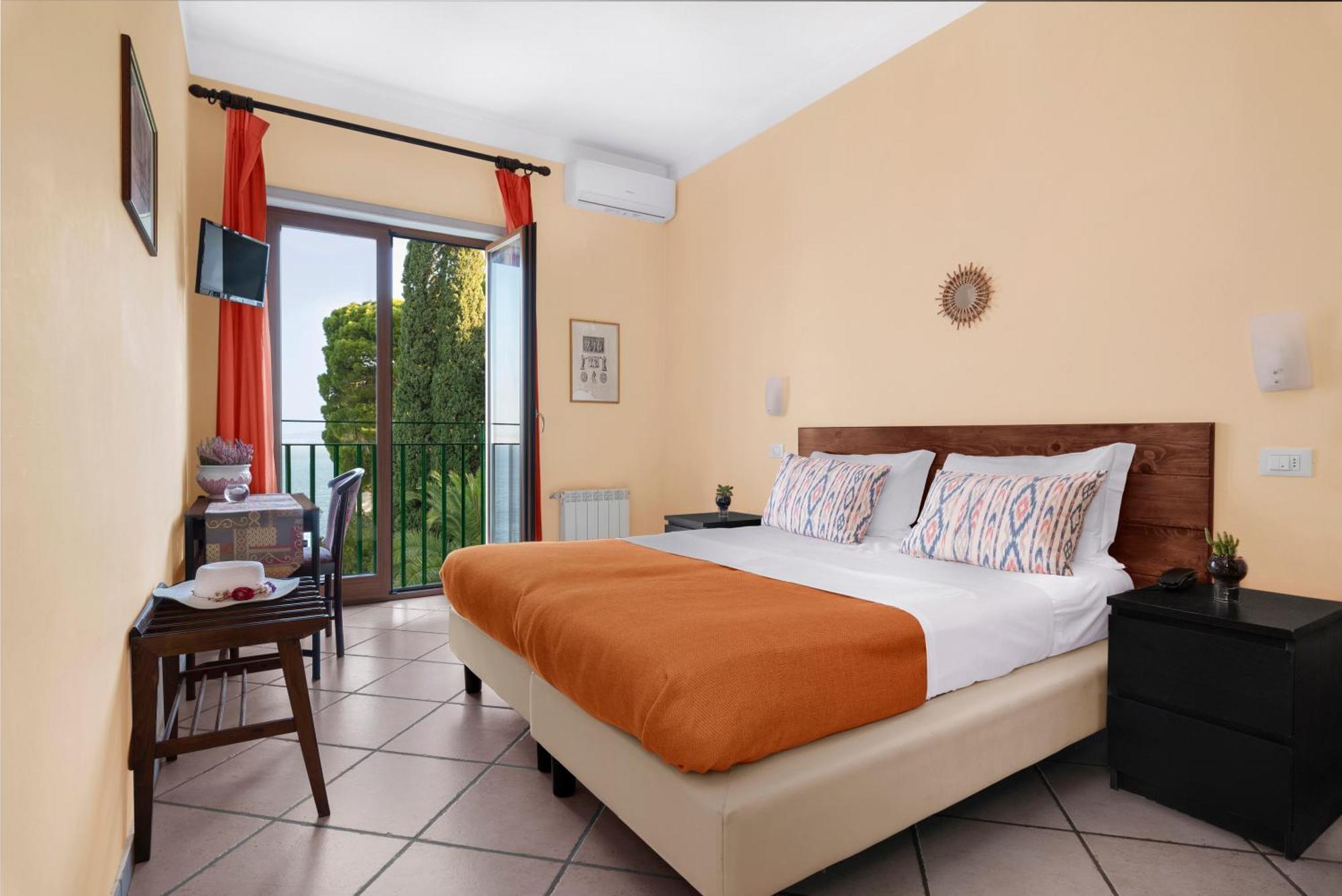 Hotel Desiree Sorrento Esterno foto